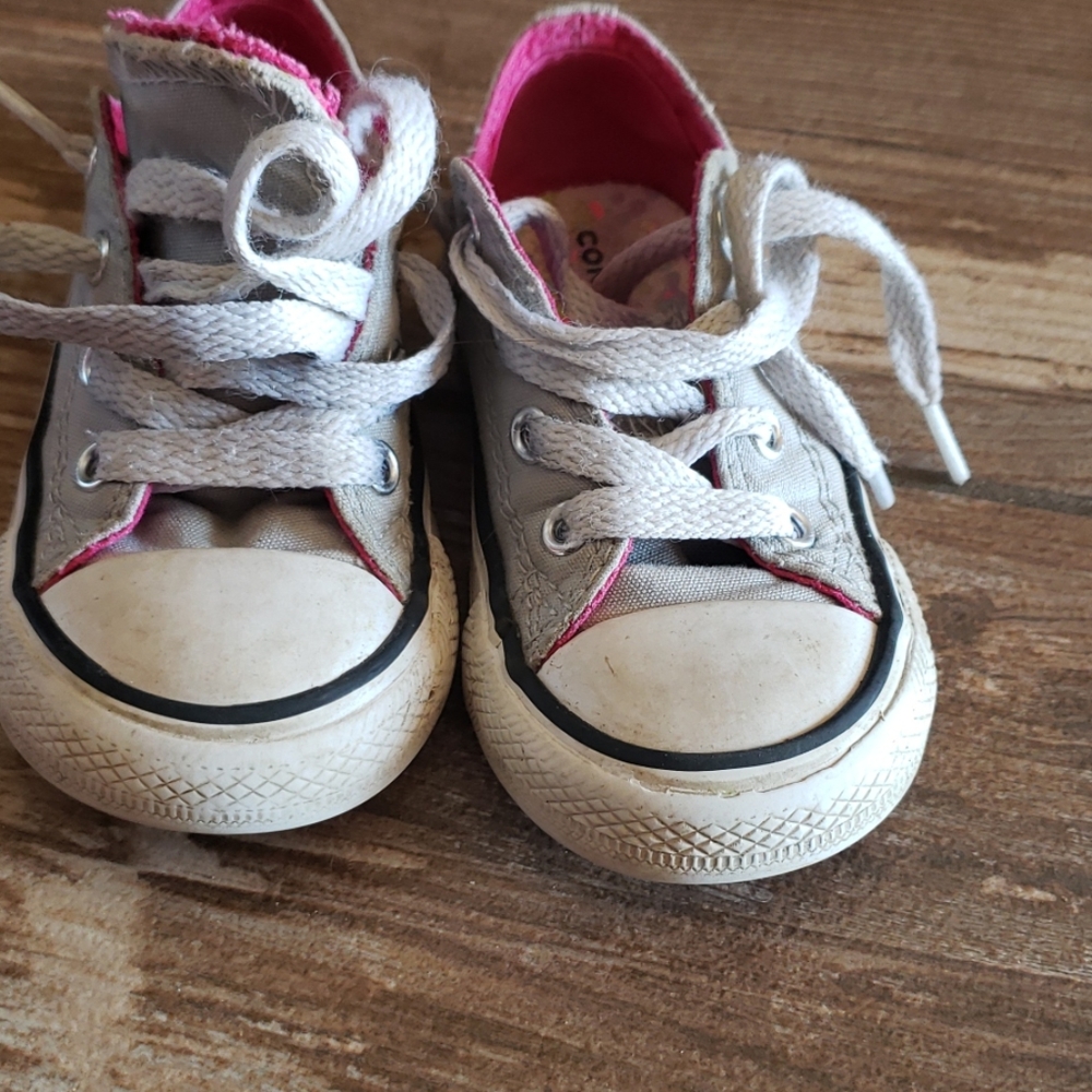 Girls converse